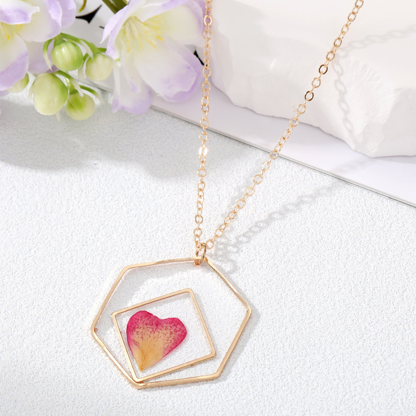 Geometric Hexagonal Dry Flower Necklace