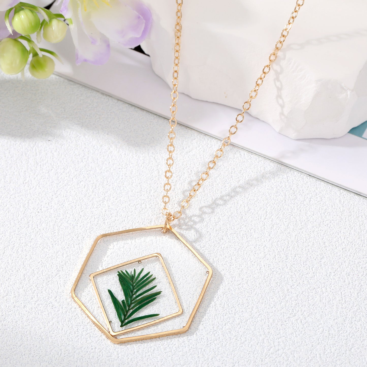 Geometric Hexagonal Dry Flower Necklace