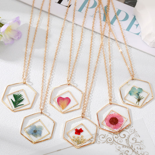 Geometric Hexagonal Dry Flower Necklace