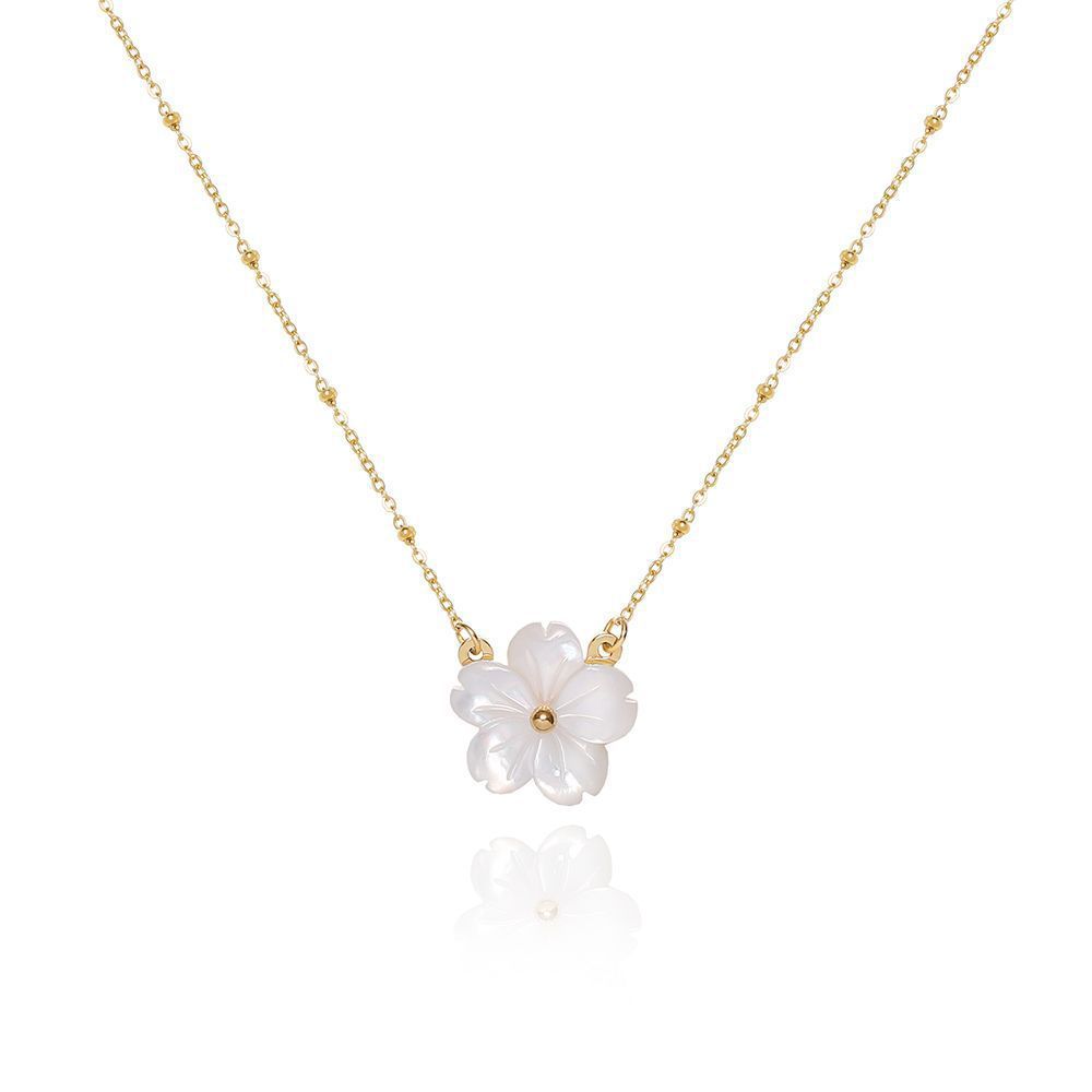 Simple Temperament Exquisite Flower Necklace