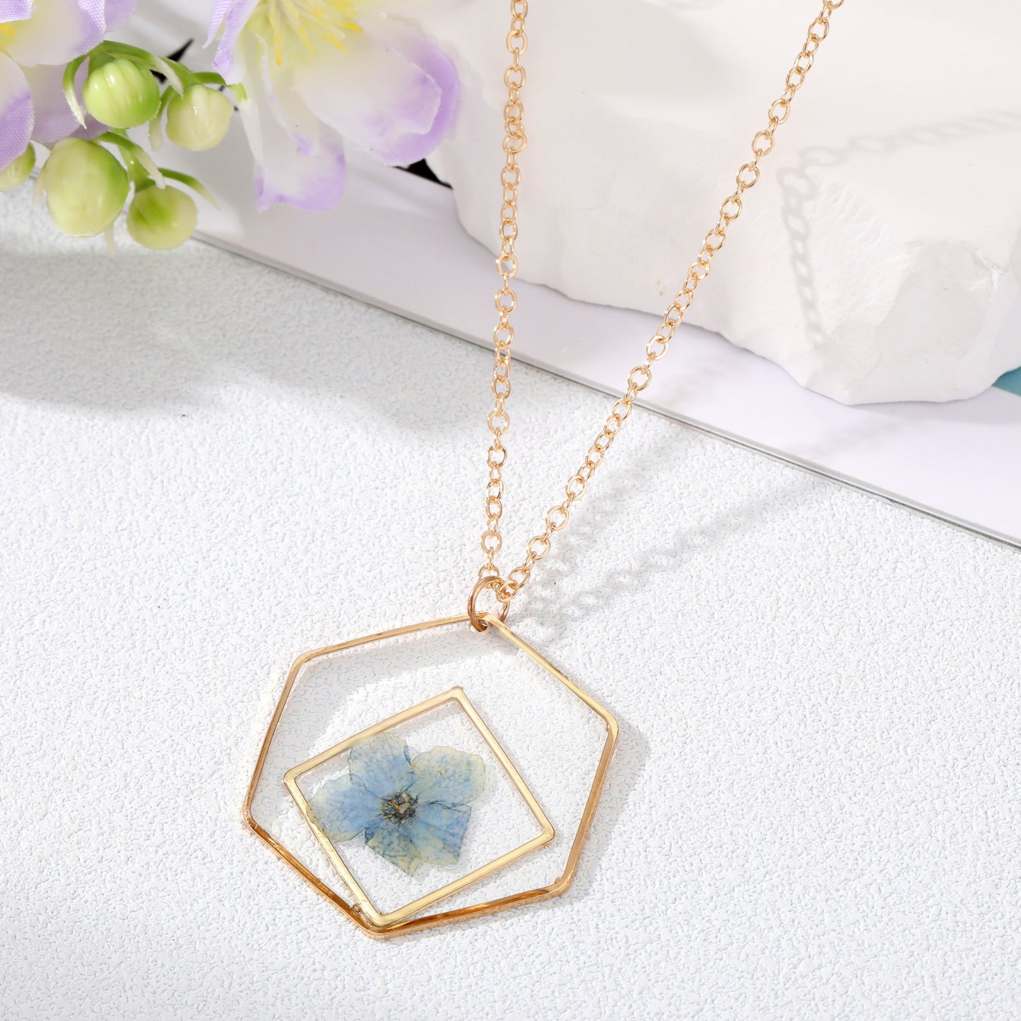 Geometric Hexagonal Dry Flower Necklace