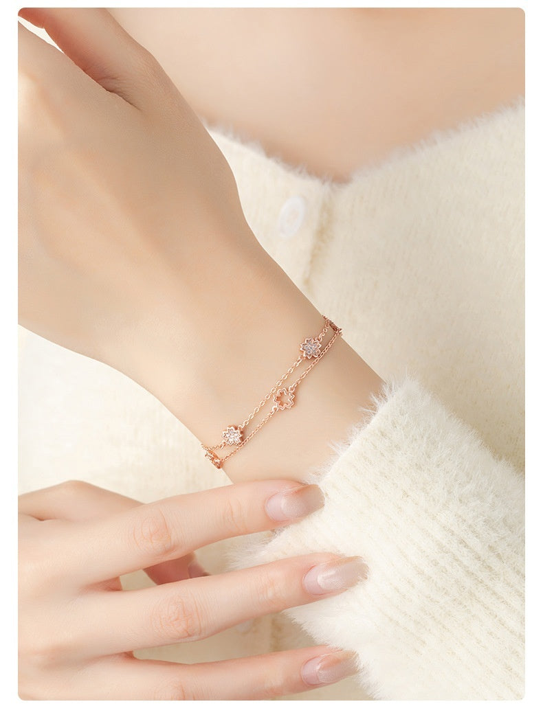 925 Silver Bracelet With Female Niche Design