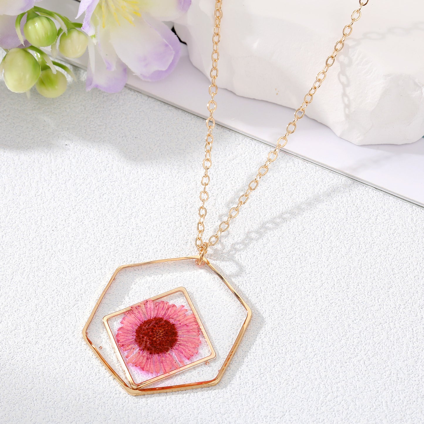 Geometric Hexagonal Dry Flower Necklace