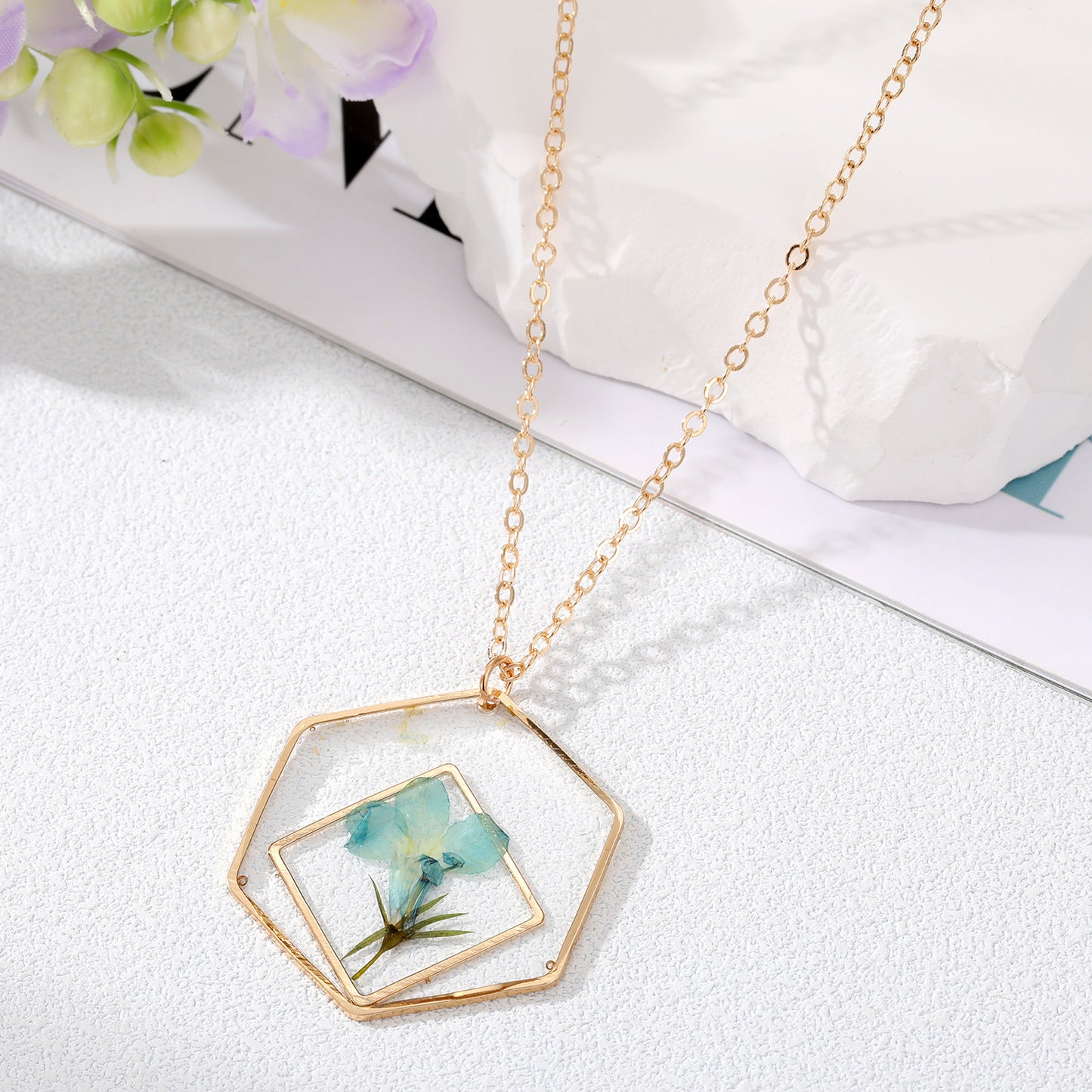 Geometric Hexagonal Dry Flower Necklace